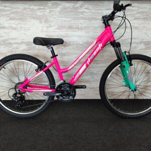 BICI 24″ NIÑA ALUM SHIMANO SUSP D/MANDO 21V FUCSIA T13 2025