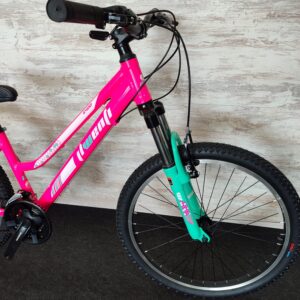 BICI 24″ NIÑA ALUM SHIMANO SUSP D/MANDO 21V FUCSIA T13 2025